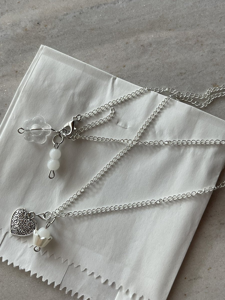b3lloj0rna's tweet photo. สร้อยคอ พร้อมส่ง #สร้อยคอลูกปัด #สร้อยคอ #handmade #marguerterts https://t.co/scVzeZ5RYM