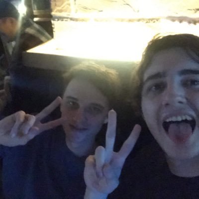 Huge game vs DW at 8pm
Goodluck to my best friend <a href="/SanctumChazz/">Chazz ☀️</a>
twitch.tv/lco