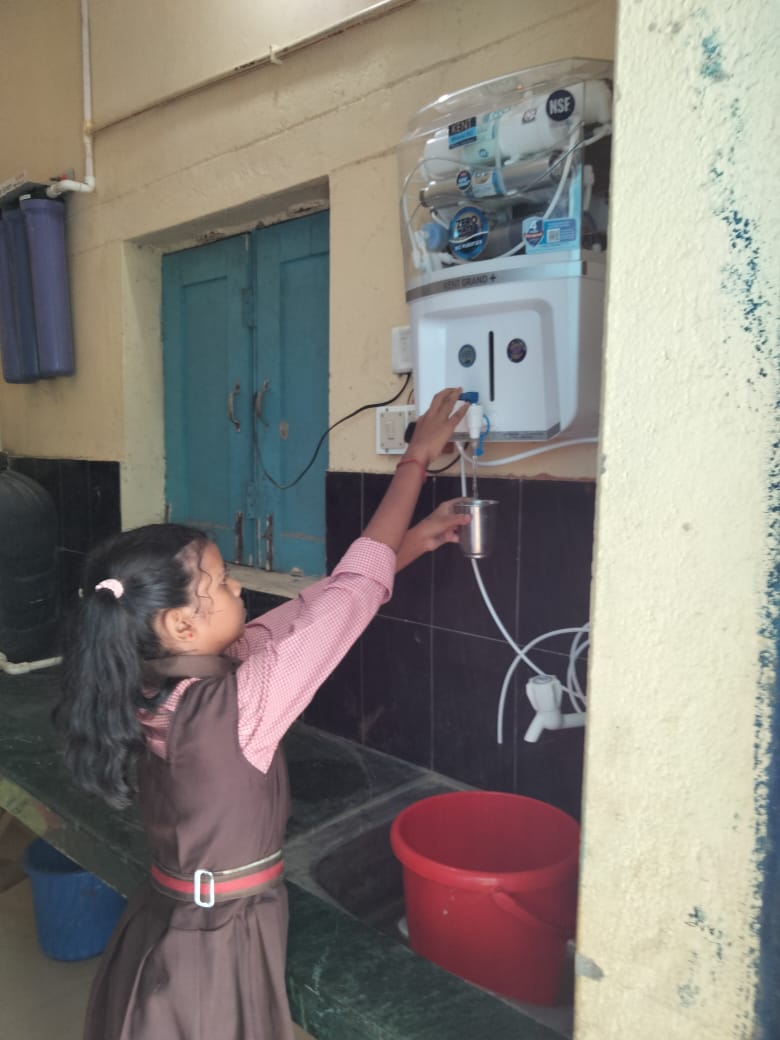 AdminGhazipur's tweet image. मेरे द्वारा स्कूल को  गोद लिये जाने के अभियान में मुख्य राजस्व अधिकारी (CRO) श्री सुशील लाल श्रीवास्तव  द्वारा गोद लिये गये स्कूल   प्राथमिक विद्यालय मीरनपुर सक्का विकास खण्ड सदर  में  इनके द्वारा  02 स्मार्ट  टी.वी. एवं आर.ओ.(RO) लगवाया गया है @UPGovt @CMOfficeUP @ChiefSecyUP