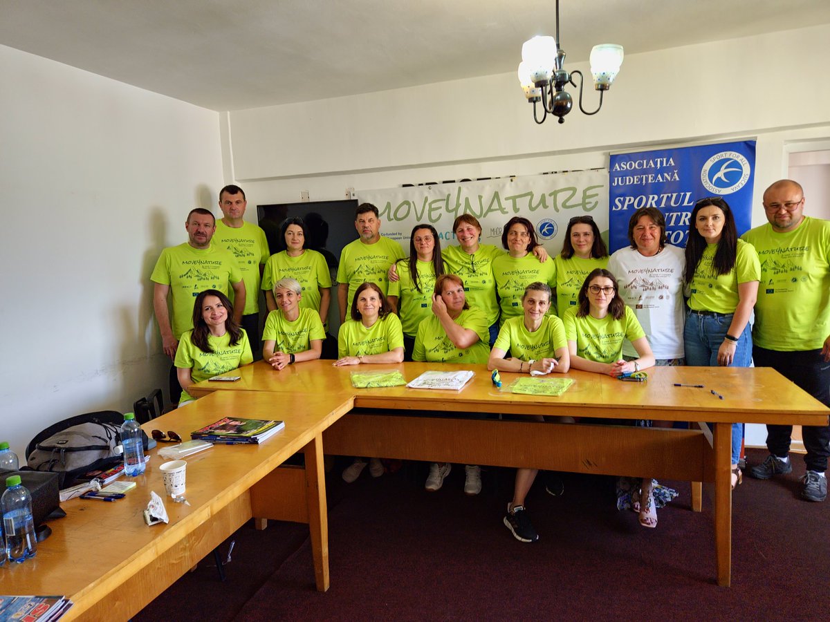 AjsptSuceava's tweet photo. Evenimentul HACKATHON din cadrul proiectului Erasmus+ Move4Nature a adus vineri 30.06.2023 împreună 15 membrii sau președinți de asociații sportive aparținând diverselor unități școlare partenere. @MojcaMarkovic @Move4Nature https://t.co/BTz36KnaVc