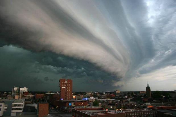 Fanaturk's tweet photo. Ik heb overal in de wereld slecht weer meegemaakt, regen, sneeuw en storm. Maar wat ik vandaag zie is niet normaal! Zomerstorm in Nederland… pffff!
#Nederland #zomerstorm #CodeOranje #storm #CodeOrange #CodeRood #TheNetherlands #Holland https://t.co/ZAYEy9vCo7