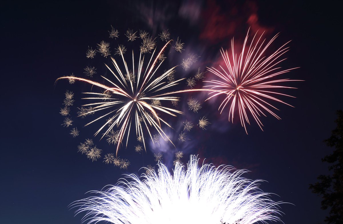niranj_'s tweet photo. Happy 4th 🎉🇺🇸

Fireworks at Bellevue downtown park

#SeattleFireworks @ShannonODKOMO  @KING5Seattle @komonews @KIRO7Seattle @Q13FOX  @yourtake @USATODAY #FourthofJuly2023 https://t.co/FFH7piaMsl