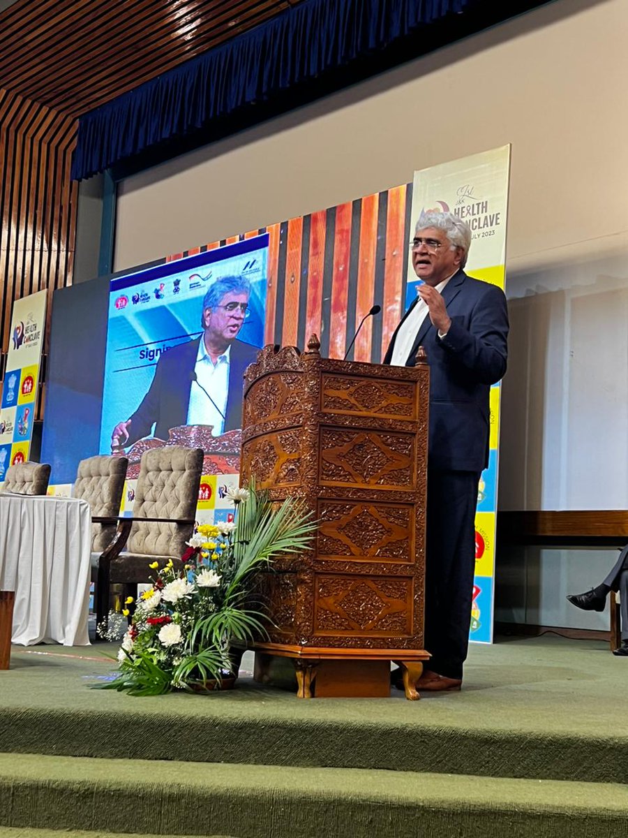 docgulia's tweet image. Dr.RA Badwe signed an Mou today with JnK administration for providing technical support in developing comprehensive #Cancer #care in UT of #JnK.He also delivered key note address highlighting the role of @TataMemorial for Cancer control in #India @HealthMedicalE1 @iasbhupinder