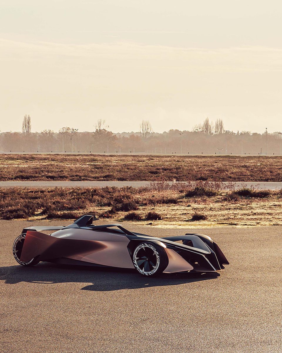 Da #Nissan #ARIYA ➡️ a ARIYA Single Seater Concept.
Da uno all'altro, definendo il futuro.

<a href="/Nissan/">Nissan</a>  <a href="/NISMO/">Nissan NISMO</a> 
#NissanFormulaE #FeelElectric #ARIYASSC