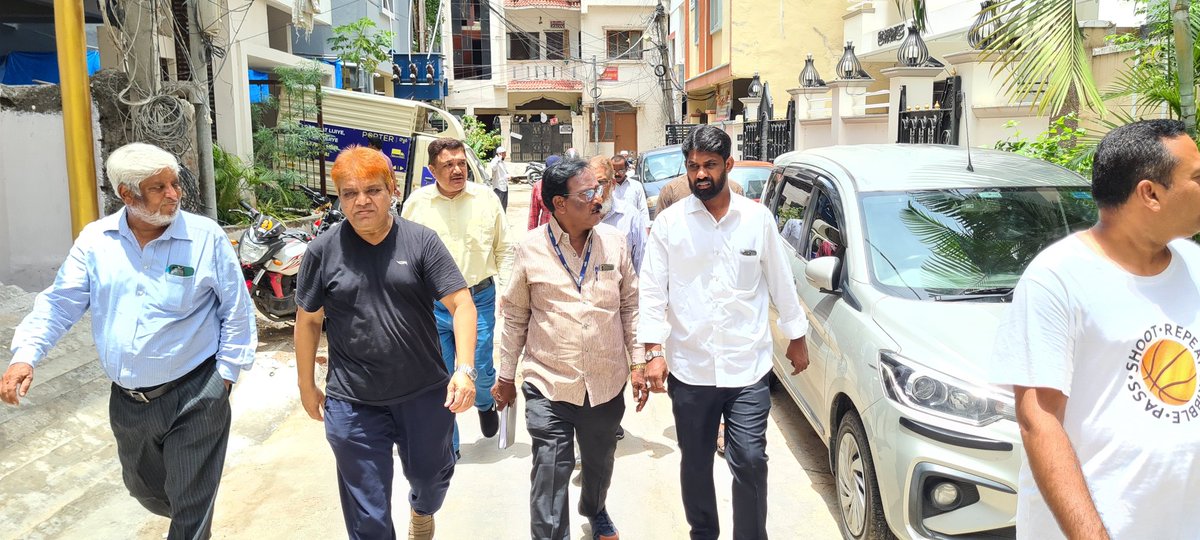 MohdRashedFaraz's tweet photo. Under the Guidance of @aimim_national President Barrister @asadowaisi Sahab & @akbarowaisii Sahab.

GHMC Standing Committee Member & #AIMIM Shaikpet Corporator 𝐌𝐨𝐡𝐚𝐦𝐦𝐞𝐝 𝐑𝐚𝐬𝐡𝐞𝐝 𝐅𝐚𝐫𝐚𝐳𝐮𝐝𝐝𝐢𝐧 Along With GHMC officials Inspected Ongoing Work of New #VDCC Road At Al Hamra Colony, Shaikpet Division, Jubilee Hills Constituency. The Estimate Cost of Project ₹18 lakhs. Along With Society Members & Residents of Colony.

#AIMIM #Shaikpet #AlHamraColony #vdccroad #Development #Works #MohammedRashedFarazuddin