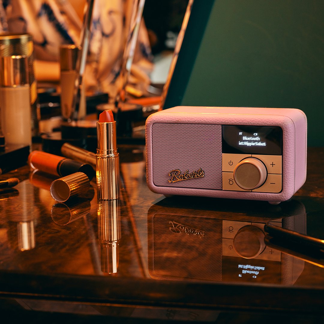The Roberts Revival Petite is the newest member of the Revival family that fits retro style and modern sound in the palm of your hand. Switch between DAB/DAB+/FM radio or connect via Bluetooth for simple streaming.

#Vintagerobert #robertsradio #radio