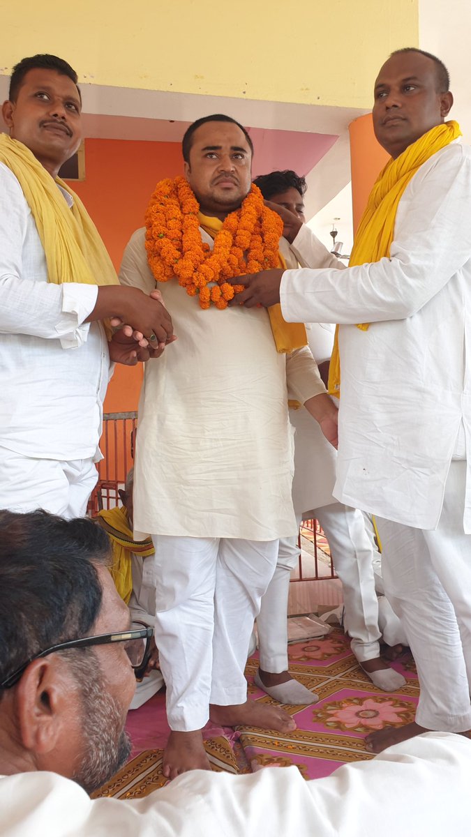 JAVEDANSARI_JAM's tweet image. राष्ट्रीय अध्य्क्ष श्री @oprajbhar की के आदेशानुसार जनपद बलिया की समीक्षा बैठक में उपस्थित ..
जिसमे मुख्यअतिथि पूर्व राज्यमंत्री सुभासपा के प्रमुख राष्ट्रीय महासचिव श्री अरविन्द राजभर @arvindrajbhar07 सर..

आप सभी का अपना सदैव संघर्षो का साथी/बेटा.
जावेद अंसारी जाम
प्रदेशमहासचिव