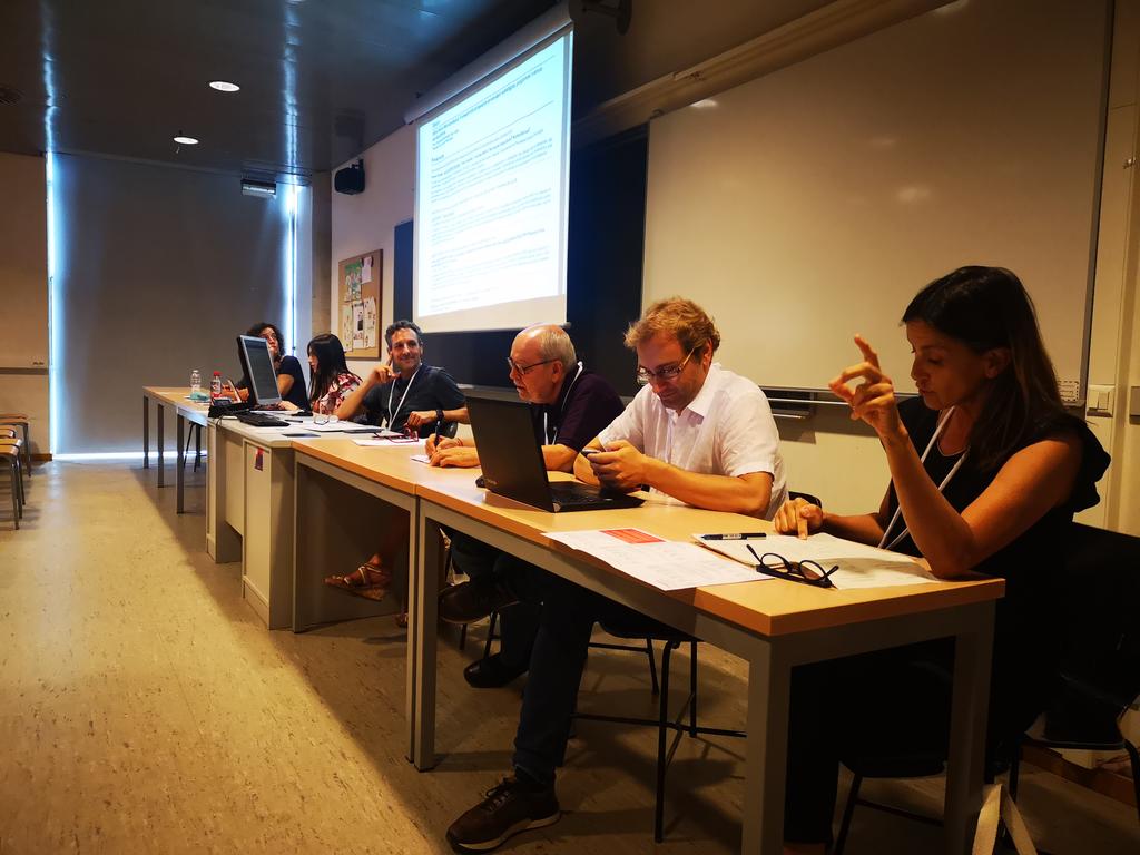 Sílvia Aznar🎗 (@slviaaznar) on Twitter photo Sessions de presentació i discussió d*experiències i projectes d'innovació al #cidui2023
A la sessió monogràfica sobre formació de professorat es planteja com avaluar la seva transferència i impacte en la docència
#innovacio #formaciodocent
<a href="/univgirona/">Universitat de Girona</a> <a href="/iceudg/">ICE Josep Pallach-SAID</a> <a href="/ICEUdGinnova/">ICE UdG Innovació</a> Sessions de presentació i discussió d*experiències i projectes d'innovació al #cidui2023
A la sessió monogràfica sobre formació de professorat es planteja com avaluar la seva transferència i impacte en la docència
#innovacio #formaciodocent
<a href="/univgirona/">Universitat de Girona</a> <a href="/iceudg/">ICE Josep Pallach-SAID</a> <a href="/ICEUdGinnova/">ICE UdG Innovació</a>