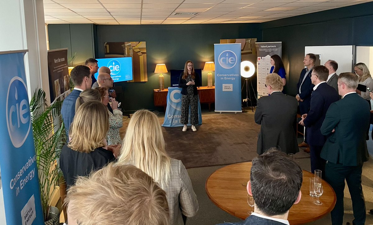 We were thrilled to host Lord <a href="/MartinCallanan/">Martin Callanan</a> and <a href="/_Clare_Jackson/">Clare Jackson</a> at our Conservatives in Energy Summer Connect (despite the ☔️)

It was super to hear their views on developing a UK #hydrogen economy

Thanks to all who joined and our supporters <a href="/BreviaEnergy/">Brevia Energy</a> and <a href="/EllwoodAtfield/">Ellwood Atfield</a>