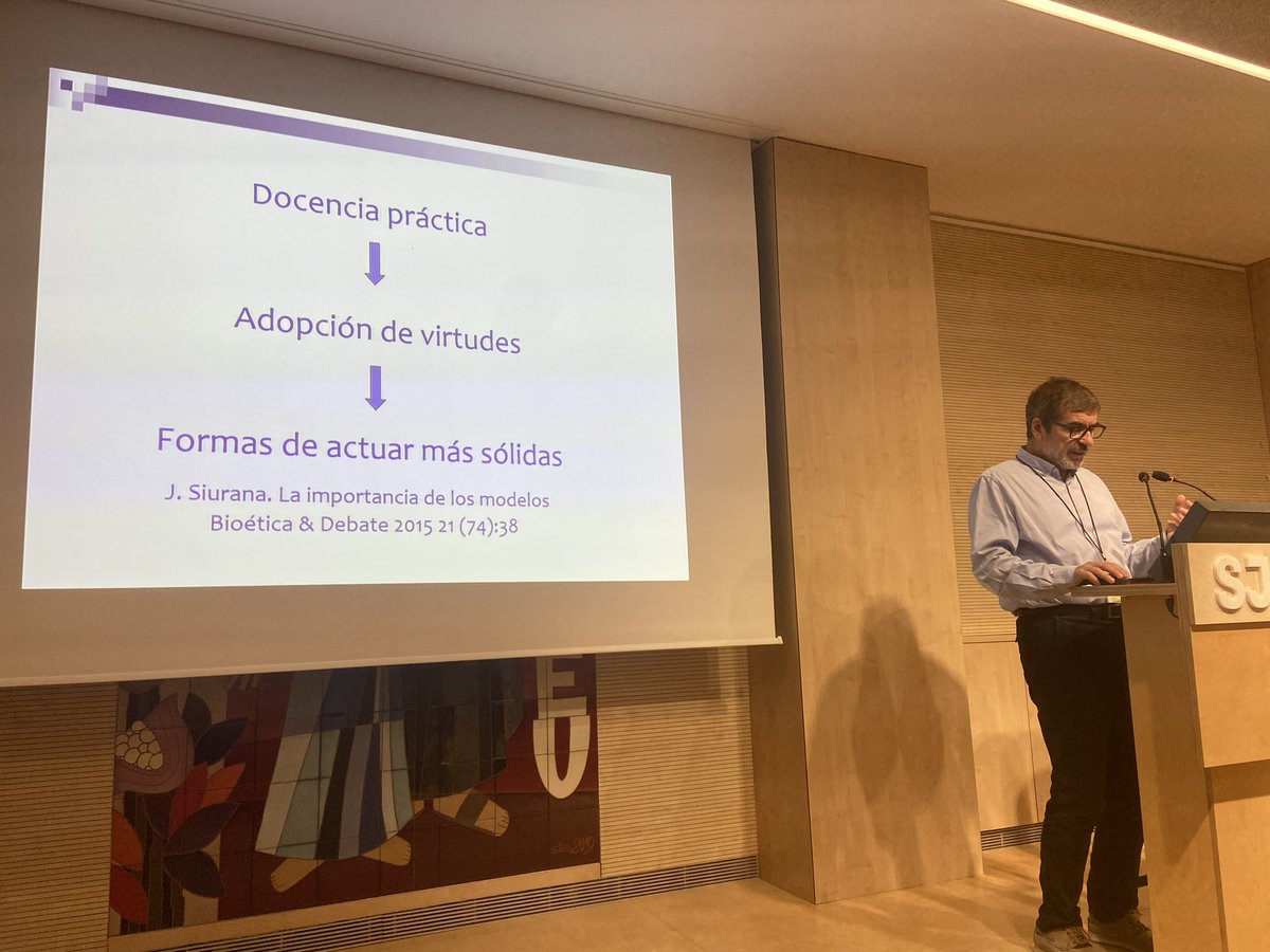 montse_esquerda's tweet photo. Enseñando Bioetica en el s XXI: nuevas metodologías para nuevos tiempos

Francisco José Cambra: 
Necesitamos hablar más de la ética de los valores y virtudes, que la de los principios

Universidad de verano #UeRL @IBBioetica @uramonllull https://t.co/LoQ3hZ0qJc