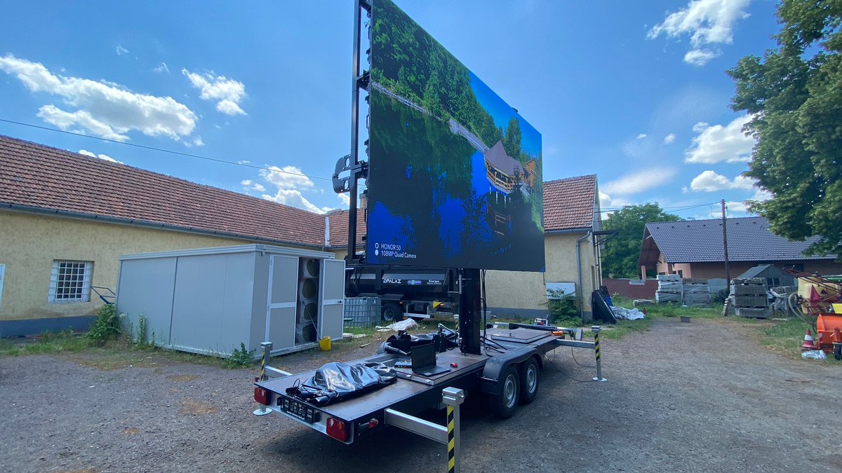 amberqiangli's tweet image. Qiangli Q4pro outdoor project has been done in Hungary🎉🔥perfect for outdoor advertisement and also for watching sports matches😍😍welcome to inquiry~DM amber

#ledoutdoor##ledmodules##ledvideowall##ledcar ##summerevents