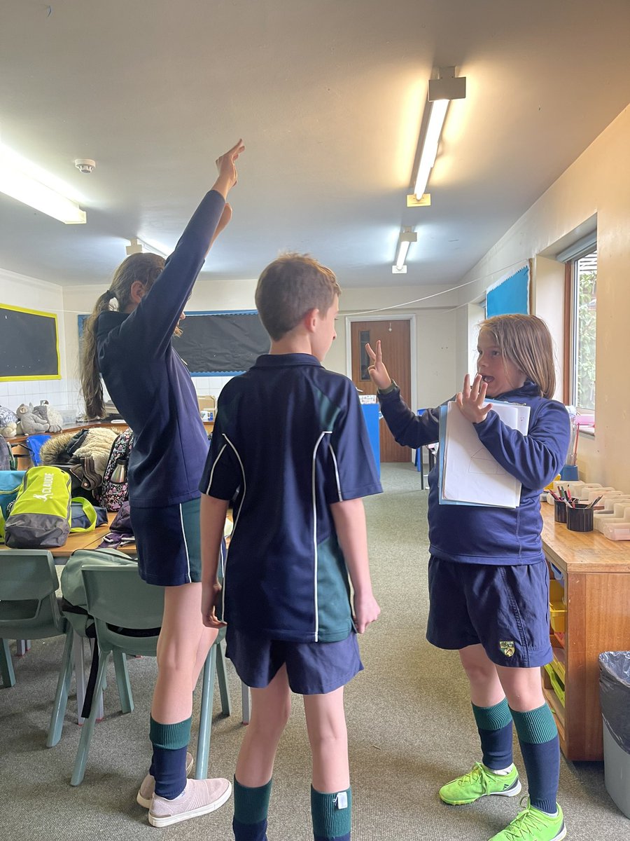 SibfordJS's tweet image. #SibfordYear4 were looking at the way #bees communicate with their #waggledance to find food. They were challenged to make up their own non-verbal communication cues to retrieve a sweet! Mixed success!!! #SibfordJSScience #communicate #animaladaptions