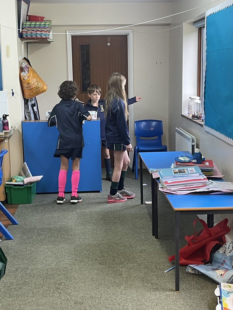 SibfordJS's tweet image. #SibfordYear4 were looking at the way #bees communicate with their #waggledance to find food. They were challenged to make up their own non-verbal communication cues to retrieve a sweet! Mixed success!!! #SibfordJSScience #communicate #animaladaptions