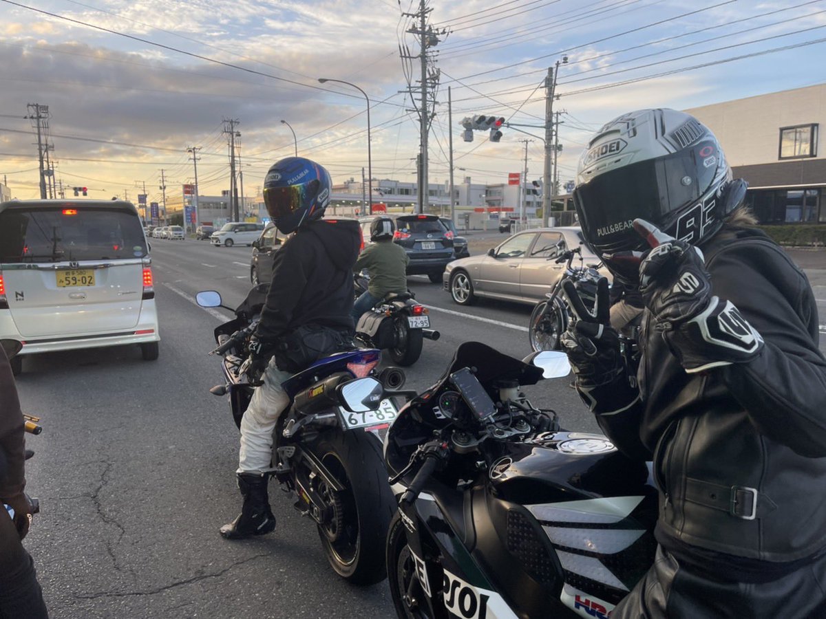 chan_sc59's tweet photo. 気がついたら年取ってた…
名前:ちゃんけん
性別:♂
Lv:35
生息:岩手
愛車:CBR1000RRsc59🏍
一言:アラフォーになりました🤟
#バイク乗りとして軽く自己紹介 
#バイク乗りと繋がりたい https://t.co/FoH9PVpiqh