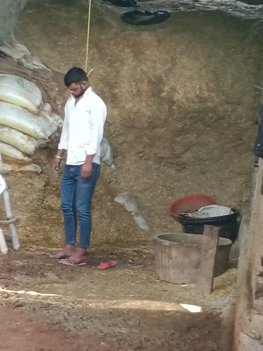 Sonu_Aazad's tweet photo. राजस्थान में जातिवादी और सामंतवादी ताकतों का दलित,आदिवासियों पर आतंक चरम पर है।

टोंक जिले के मालपुरा क्षेत्र में धारा सिंह बैरवा की हत्या कर आत्महत्या का रूप देने की कोशिश की है,परिवार ने हत्या की आशंका जताई है।

@TonkPolice_ निष्पक्ष जांच कर तत्काल आरोपियों की गिरफ्तारी करें। https://t.co/XBkToRI2nQ