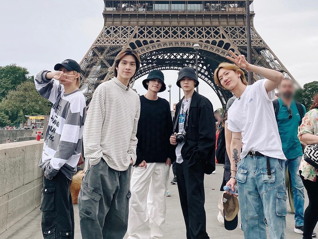 WayV_instagram's tweet photo. 230705 #WayV instagram update
塞纳河畔~左岸的WayV~💚
WayV in Paris~💚 (BGM: Love Confession - Jay Chou)
#PARIS #Vlog #TourBox_Chapter8
#WayV_Phantom_in_PARIS
#WayV #WeiShenV #威神V https://t.co/tiL51CBv3C