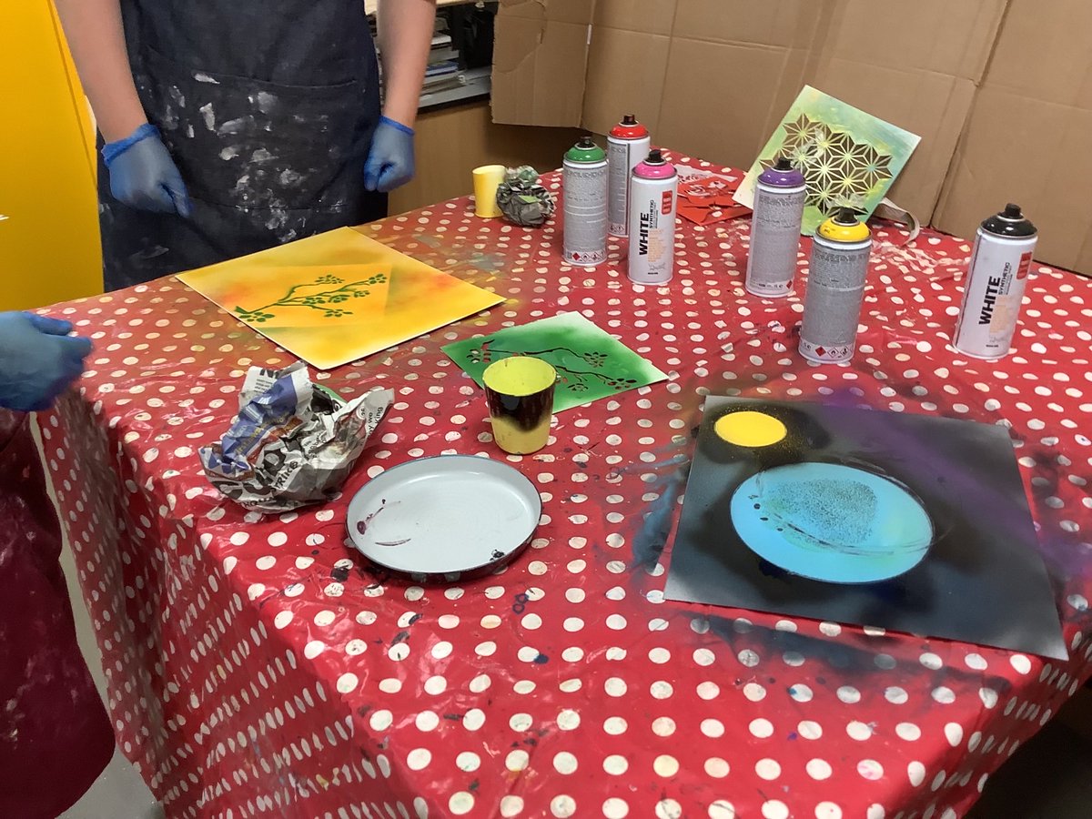 Soundwell_Acad's tweet photo. 🎨 Spray Painting 🎨 

Students in YR10 spray painting!

#spraypaint #art #YR10options #soundwellacademy https://t.co/NEC1yAcCqc