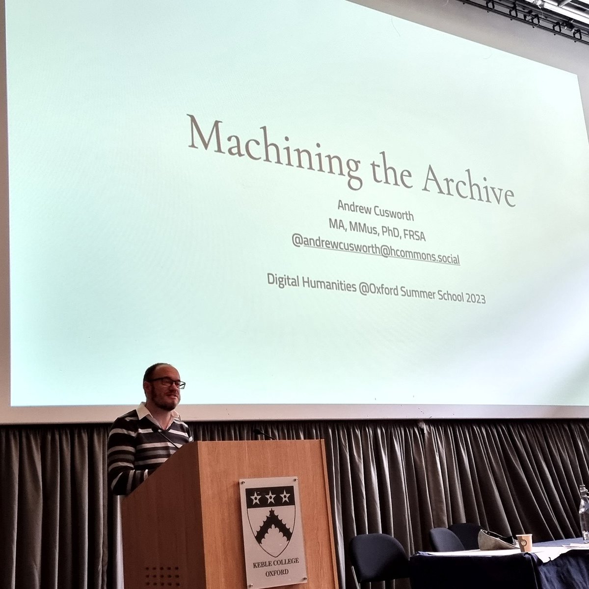 Day 3 here at #DHOxSS2023 One of the many joys of organising the 'introduction to DH' with @agneatha is we get to invite the conveners from the other (9) workshops to speak - we open with @andrewcusworth, convener of When Archives Become Digital - always thoughtful & insightful.
