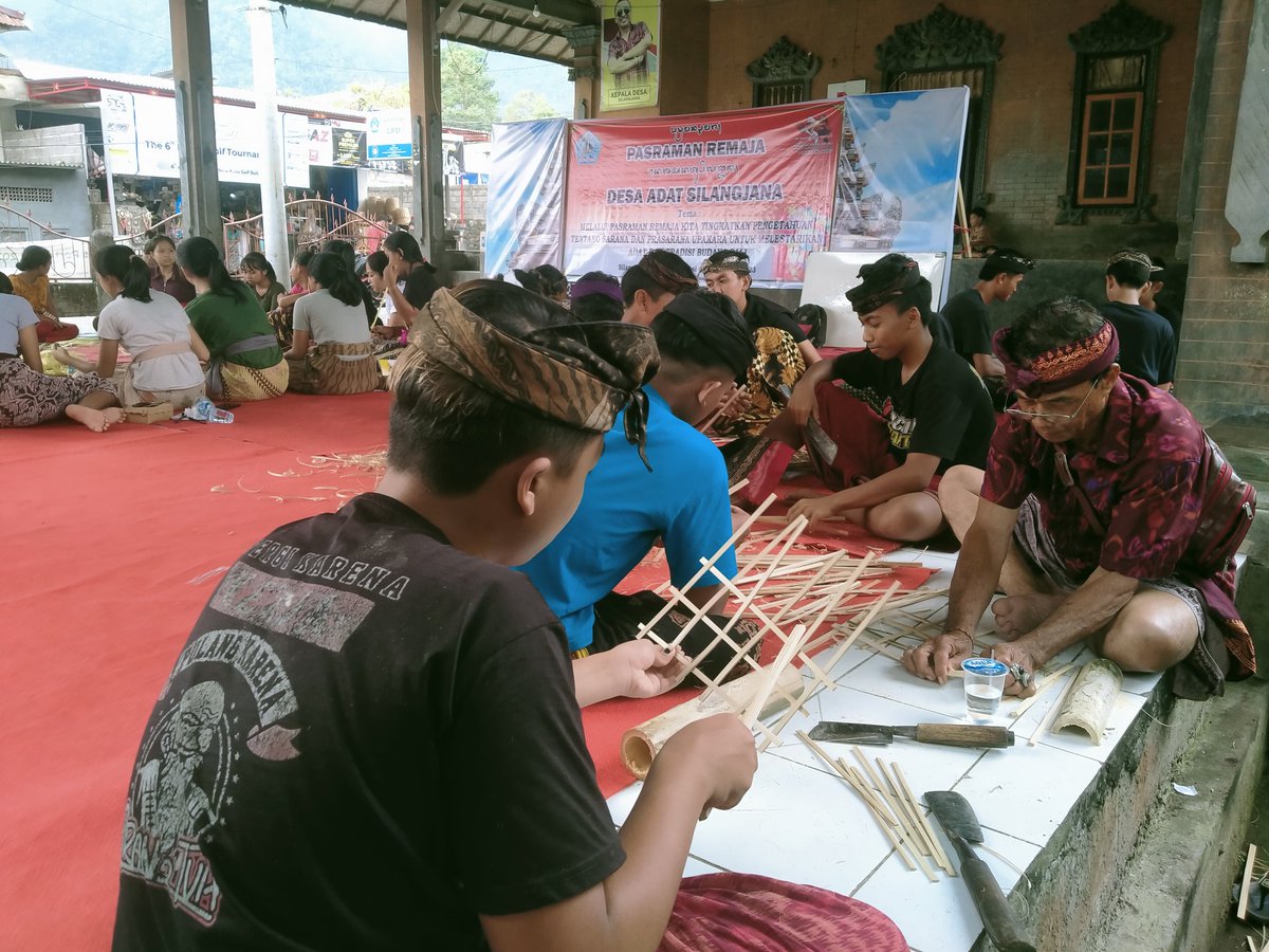 kompyanggusti's tweet photo. Pasraman Remaja Desa Adat Silangjana https://t.co/oFbe4FCegx