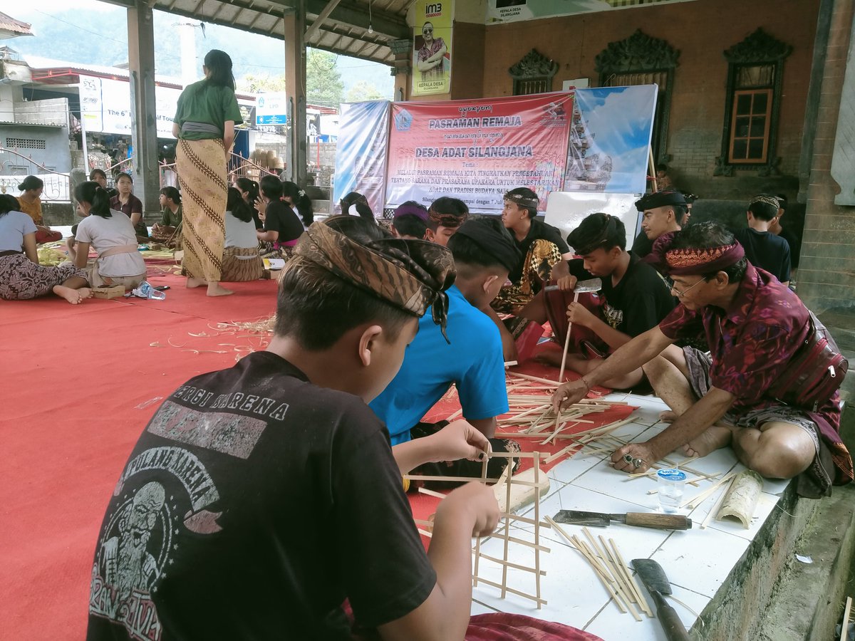 kompyanggusti's tweet photo. Pasraman Remaja Desa Adat Silangjana https://t.co/oFbe4FCegx