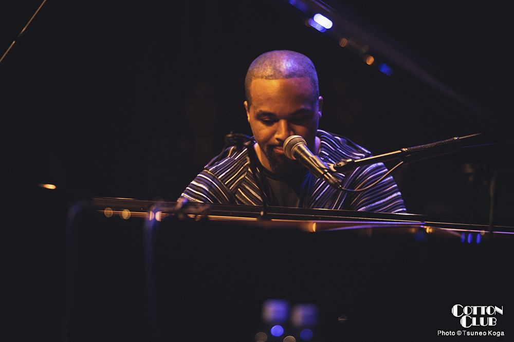 cottonclubjapan's tweet image. 【LIVE PHOTO】
CÉCILE McLORIN SALVANT DUO 
featuring SULLIVAN FORTNER
(2023 6.27 tue.,) photo by  Tsuneo Koga

MEMBER
#CécileMcLorinSalvant (vo)
#SullivanFortner (p)
#セシル・マクロリン・サルヴァント

写真はコチラから▶️ bit.ly/43bKepp