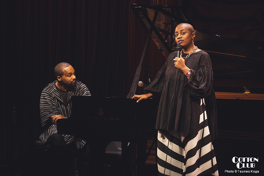 cottonclubjapan's tweet image. 【LIVE PHOTO】
CÉCILE McLORIN SALVANT DUO 
featuring SULLIVAN FORTNER
(2023 6.27 tue.,) photo by  Tsuneo Koga

MEMBER
#CécileMcLorinSalvant (vo)
#SullivanFortner (p)
#セシル・マクロリン・サルヴァント

写真はコチラから▶️ bit.ly/43bKepp