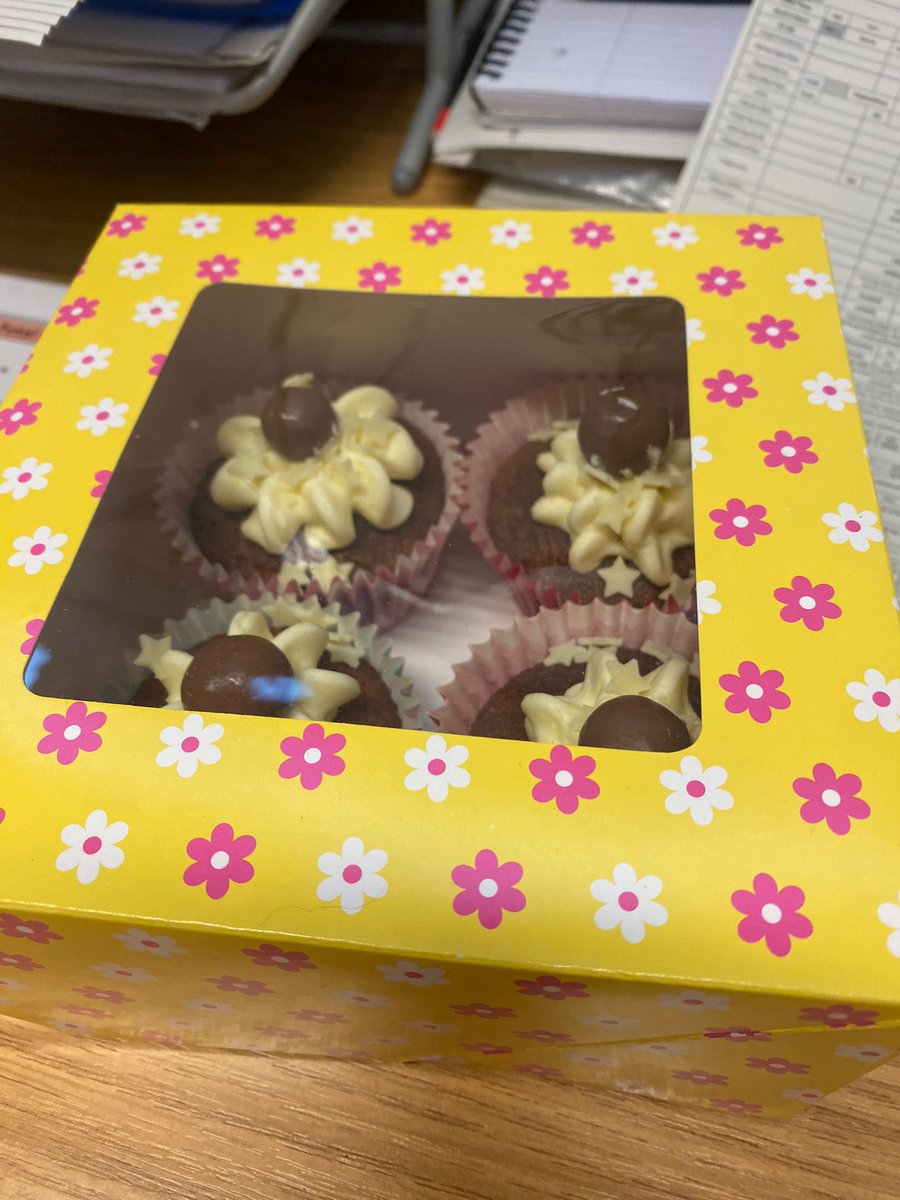 carriekirby43's tweet photo. #cakeiteasy @ENHHCharity @enherts AMU 1&2 SSU https://t.co/Wzh7mYEKKJ