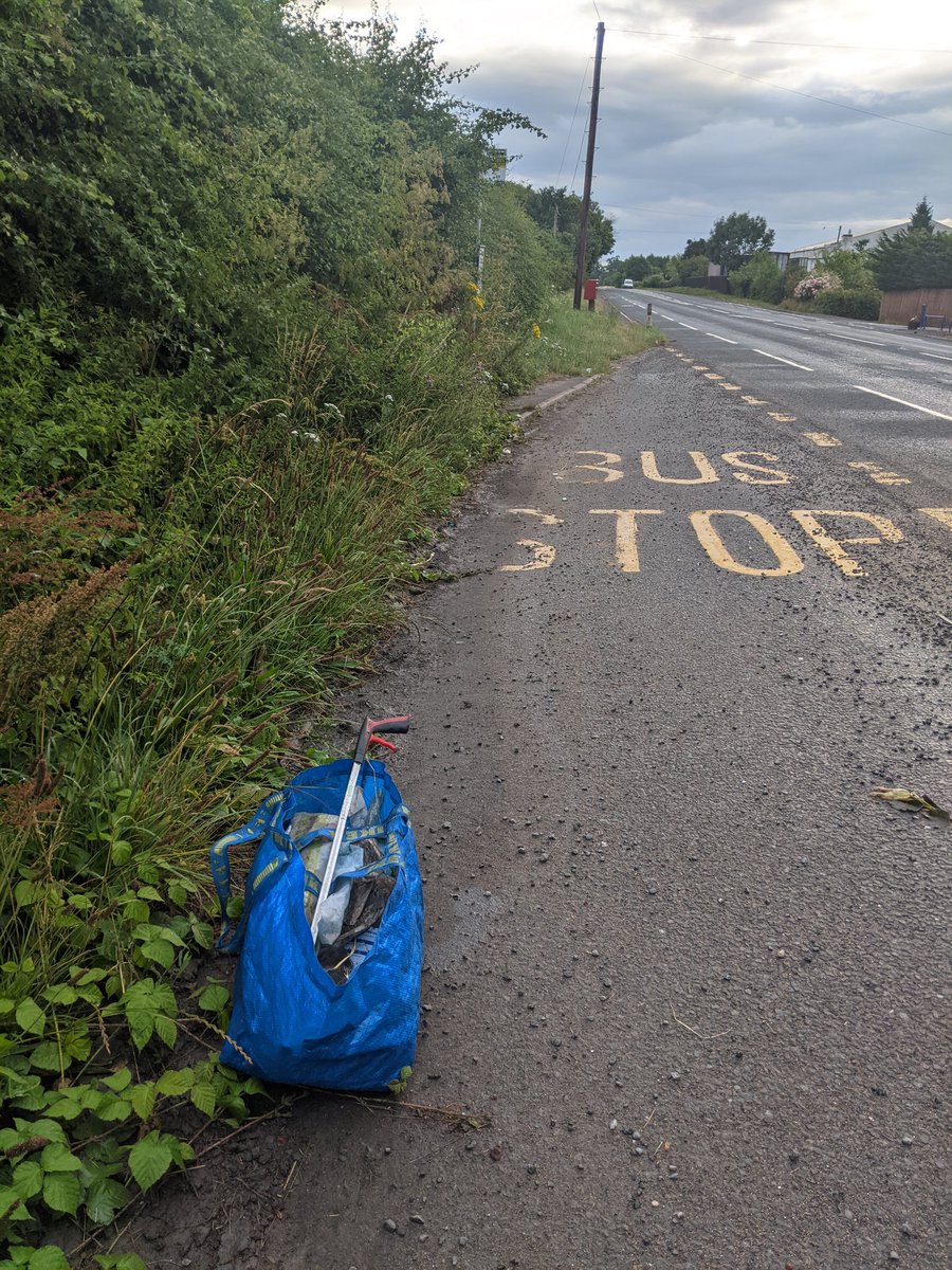 EricTorrington's tweet photo. Bish-Bash-Bosh. Out at 6am back by 9am. 3 x #A38 #laybys visited & 1 mile of #MoretonValence carriageway #litterpicked + 1 tyre bin installed. 2 #litter bags ~800+ items left for pick-up. Supporting @TruckersUp @StroudDC @Litter_stroud https://t.co/Hbh5AKiTNU