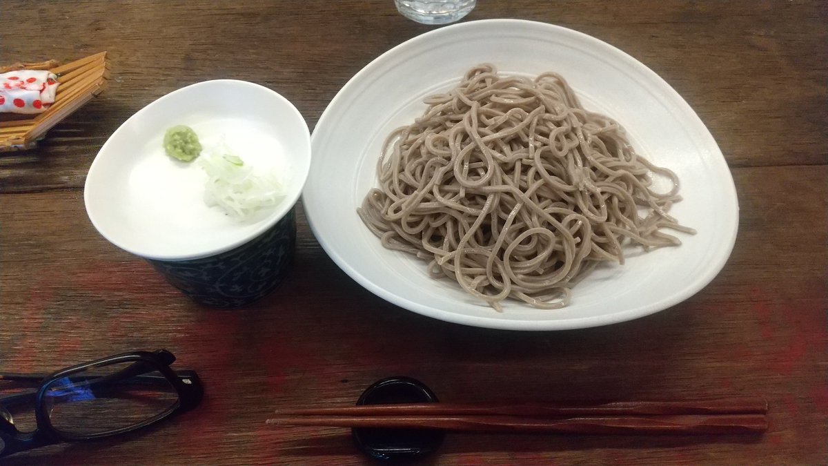 E1pvGNTgjjUayR2's tweet image. 今日は鎌倉・和田塚の #SLOVE で、もりそばの大盛りを頂きました。甘めのつけ汁で頂く十割そばは、なかなか美味しかったです。