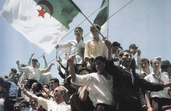 اليوم الذكرى ال 61 لاستقلال الجزائر من الاستعمار الفرنسي ، يوم جديد نتذكر فيه ان بيننا و بين فرنسا جبال من الجماجم ووديان من الدماء ، لن ننسى ولن نصفح 🇩🇿

#5juillet1962 #عيد_الاستقلال