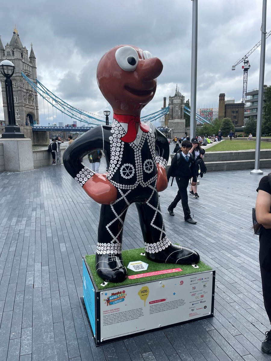 Wexham_School's tweet photo. Recently our #Art club enjoyed a #visit to #London to visit the #Morphtrail #Students were able to view our #statue displayed at #Fenchurchstreet . The trail was #interactive and each statue had a code to collect. We ended at the @tatemodern to enjoy a #picnic https://t.co/h5ccKm1EYl
