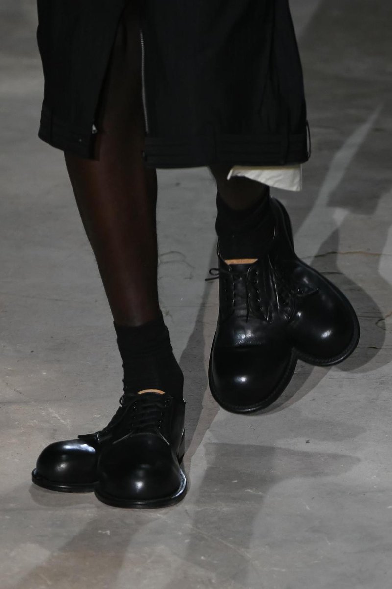 コム デ ギャルソン オム プリュス2024年春夏コレクションの、思わず