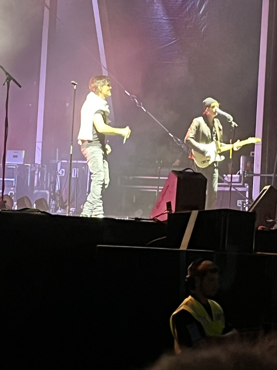 Mymummyscakes's tweet photo. A-ha, how is it already a year since you were at Cardiff Castle. Thank you for an amazing concert, I hope you enjoyed your cake. Thanks to you and your music lovers £220 was raised in cupcake sales for The Brain Tumour charity. https://t.co/dvBuyGnvvR