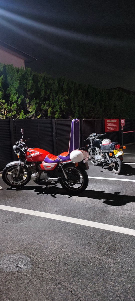 JAGSX400f_TT's tweet photo. GSX400F売り
本格的に動き出したいんで誰か買ってください!🥲
4hm、NC31との交換🙆‍♂️
走行3万、オイル滲み、たまにアイドル不調有り、車検たっぷり
100万円!!!値下げ交渉受け付けます🙆‍♂️

 #拡散希望 売れた時RTしてくれた人の中から1人に2万振込ます

 #バイク売ります #バイク買います https://t.co/CBEH2uzBKG