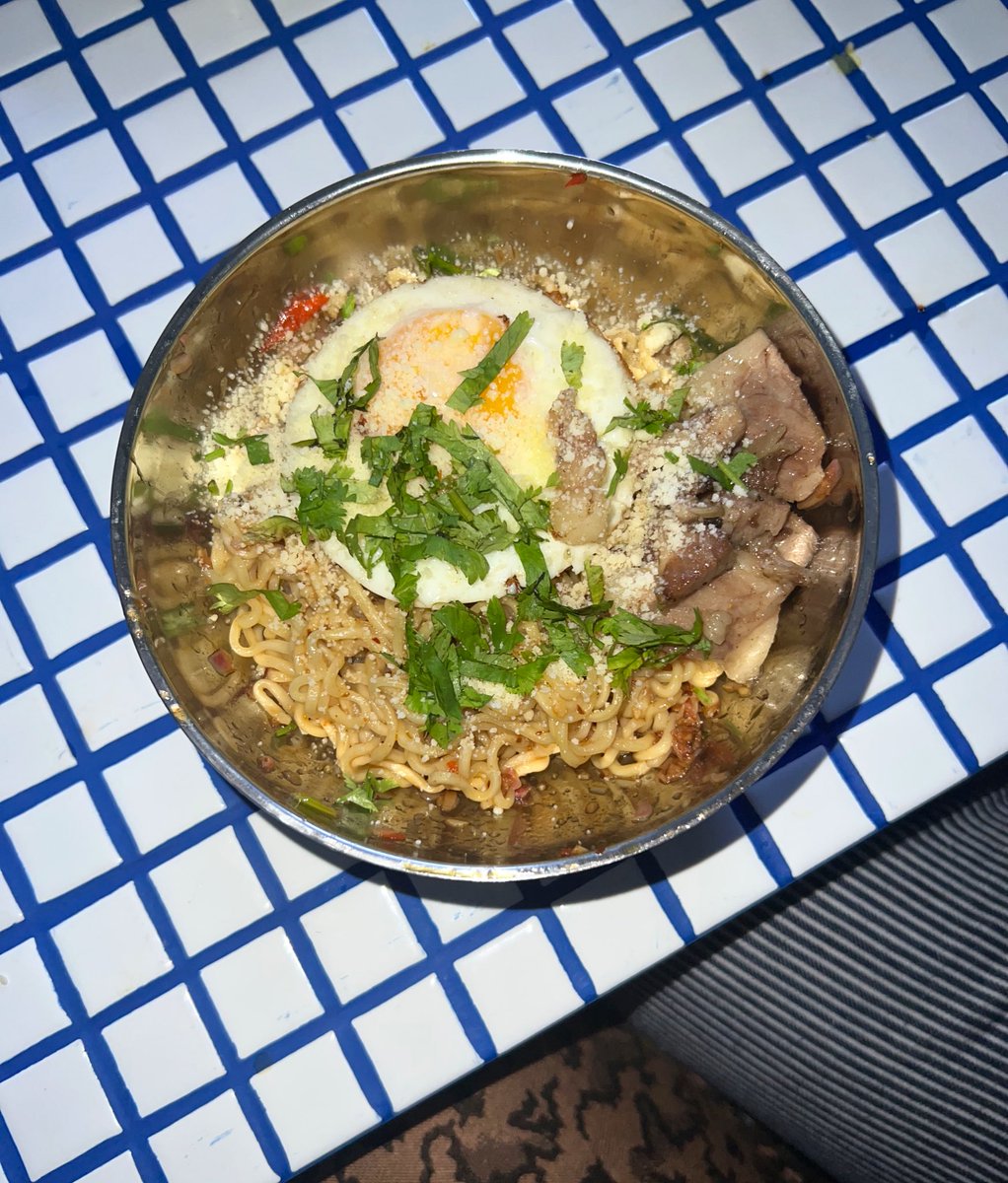 shaloomrazade's tweet photo. Jangan ketinggalan buat coba Warkop Kebagian di daerah pangpol!!!! Indomie, nasi goreng, rotbak, pisang bakar, camilan, lengkap pokoknya🤤 Harus coba menu indomie special juga yang paling best mie goreng kecombrang &amp; mie kari santan, dijamin nagih mau nambah teruuussss https://t.co/EGPnw8BfBq