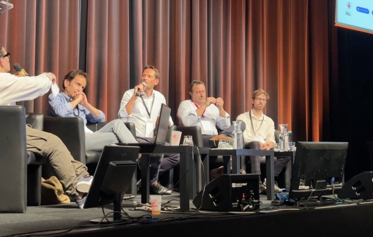 ecom_news's tweet photo. 🚛 #Arles : Découvrez notre reportage sur l'#OpenGreenTech, un salon dédié à la #logistique verte. Une initiative soutenue par la @CCIPAYSARLES @Capenergies @FrenchTechGP pour promouvoir des pratiques innovantes. https://t.co/Q1kNQ9lFU3 @StephanePaglia https://t.co/TNWIs9REvY