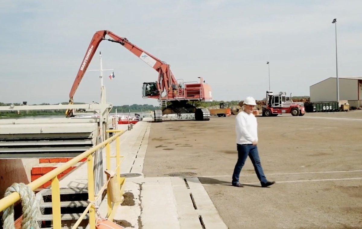 ecom_news's tweet photo. 🚛 #Arles : Découvrez notre reportage sur l'#OpenGreenTech, un salon dédié à la #logistique verte. Une initiative soutenue par la @CCIPAYSARLES @Capenergies @FrenchTechGP pour promouvoir des pratiques innovantes. https://t.co/Q1kNQ9lFU3 @StephanePaglia https://t.co/TNWIs9REvY