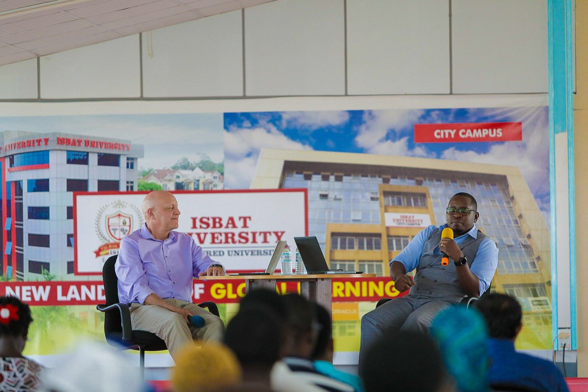 Rachealkyy's tweet photo. .@AirtelBusinessU director @allansean1 is speaking to students at @isbatkampala
during #simplifitechtalks,
Mr Ssemakula is explaining how the Internet moves from the Satelite link or Fiber link to your various devices.
A #ReasontoImagine https://t.co/v7jxuLysqm