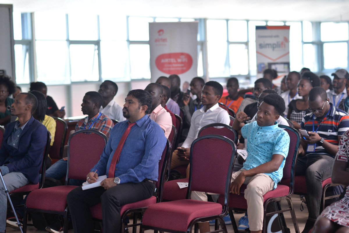 NampijjaBrenda2's tweet photo. Happening now @isbatkampala
An informative and interactive dialogue on "how the internet work" between @ken_stober and @AllanSean1
Thank you @SimplifiNetwork @Airtel_Ug @isbatkampala for organising.
#simplifitechtalks https://t.co/xnXC1sUVb1