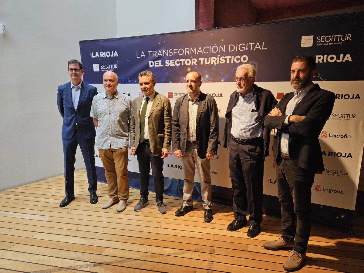 👥| El alcalde de #Logroño, <a href="/conrado_escobar/">Conrado Escobar</a>, ha participado esta mañana en la inauguración de la jornada ‘La transformación digital del sector turístico’, que se celebra en el #EspacioLagares de la mano de <a href="/SEGITTUR/">SEGITTUR</a>, <a href="/lariojacom/">lariojacom</a> y el Ayuntamiento.