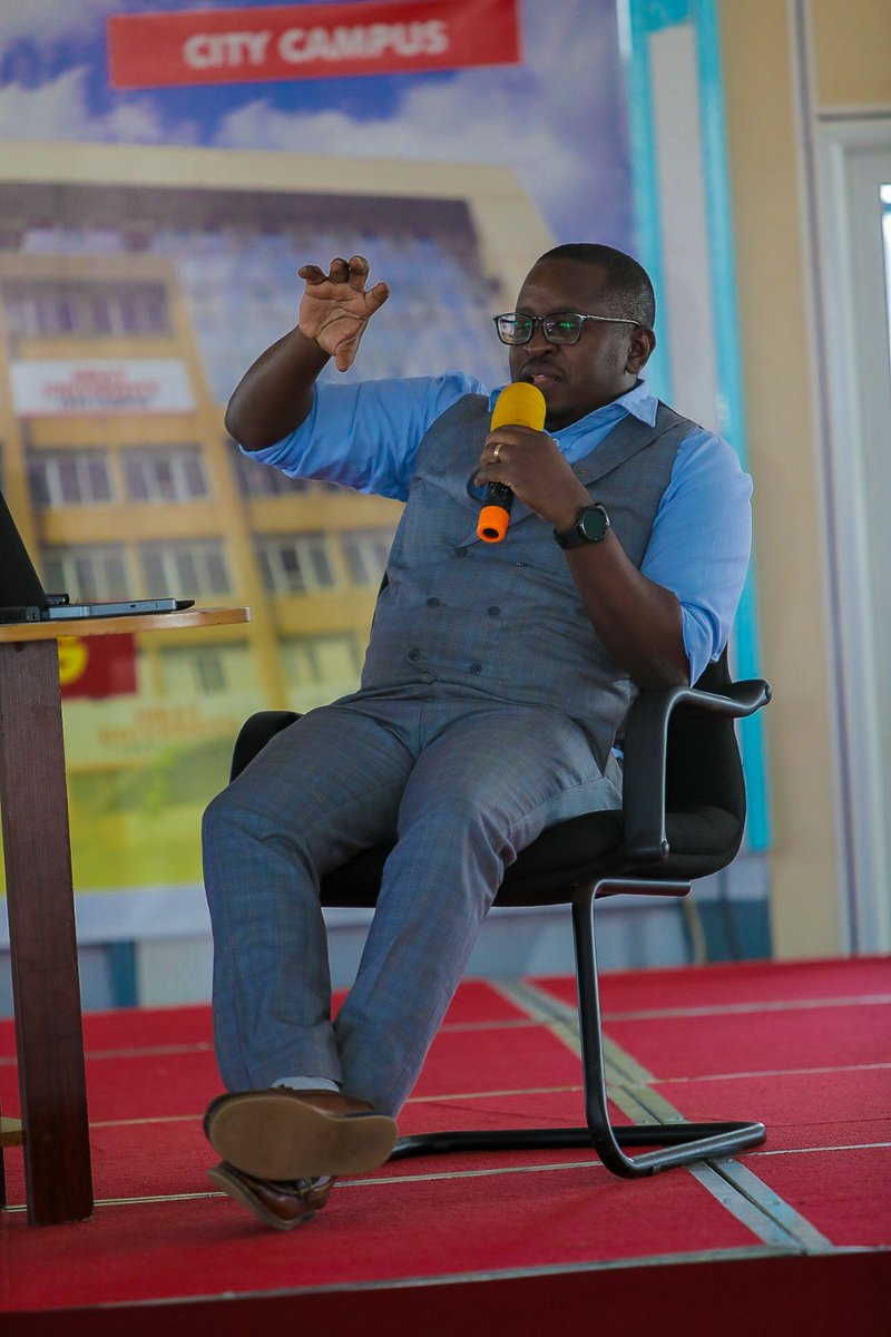 Derickbusindo's tweet photo. Happening Now: Our @AirtelBusinessU director @allansean1 is speaking to students at @isbatkampala
during #simplifitechtalks, Mr Ssemakula is explaining how the Internet moves from the Satelite link or Fiber link to your various devices.
#AReasonToImagine https://t.co/VvRAOR3FVW