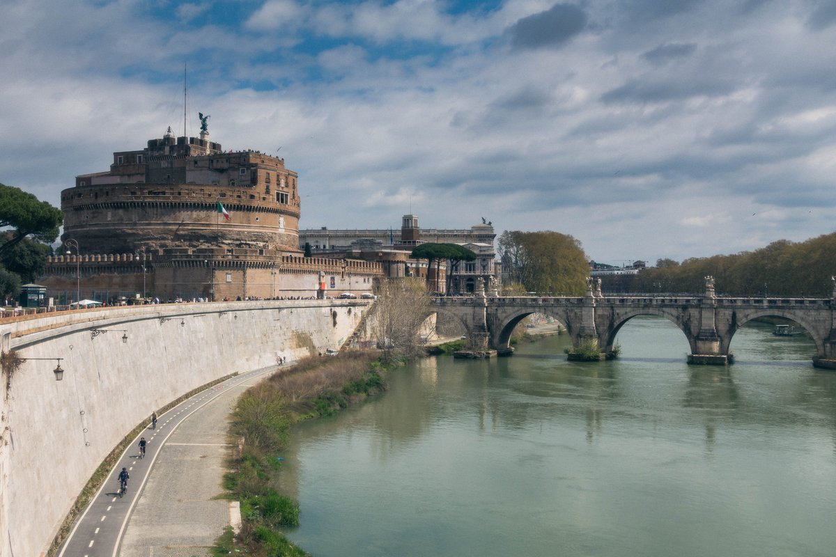 🏛️ Roma 🤩

Just 🔟 days until we are back racing around the Italian capital! 🇮🇹
 
#RomeEPrix