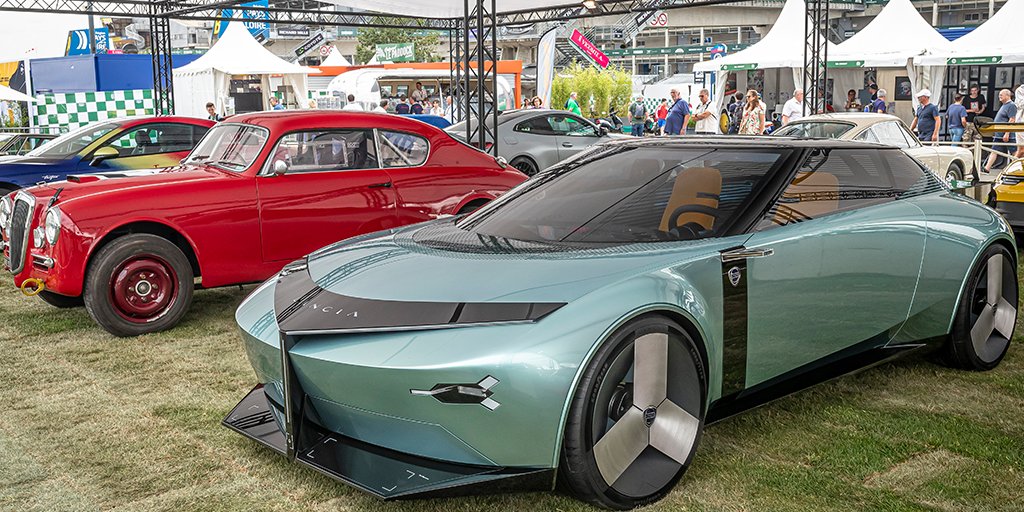 Lancia Pu+Ra HPE #EuropeTour lands in France at #LeMansClassic 2023 together with a classic Lancia Aurelia B20S: a tangible proof of the continuous dialogue between past and future conceived for the ribirth of the Lancia brand.

media.stellantis.com/em-en/lancia/p…

#LanciaPuRaHPE