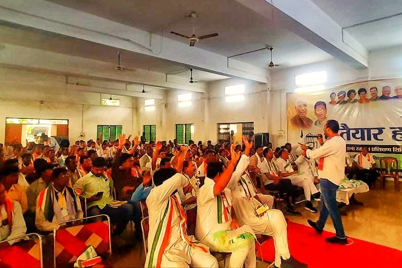 pratyushh's tweet image. Stronger, with every step. Determined for mass outreach and amplification of developmental &amp;amp; welfare policies of our #Chhattisgarh govt.

#Dharamjaigarh Vidhan Sabha
#DoingOurBit
#BhupeshHaiTohBharosaHai
#BharoseKiSarkar
#CGModel
#हैं_तैयार_हम