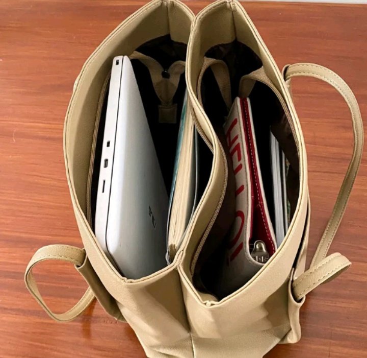 nattasche's tweet photo. buat camaba yg bentar lagi mau kuliah dan masih nyari tas, aku ada rekomendasi totebag nih dari tweelyforbag✨ 

bahannya kulit sintesis, space cukup gede, dan waterproof! oiyaa ada 2 size, yg satu muat laptop 11" harganya 99k (non laptop 87k). 

link: https://t.co/yXIrLAH3fr https://t.co/QN5XJ1di2C