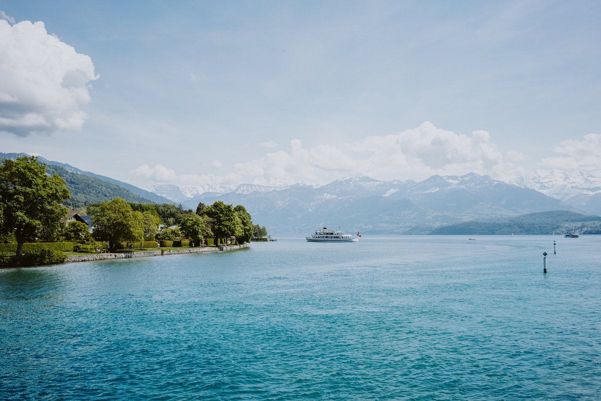 wander_ways_'s tweet photo. 🌟 Immerse Yourself in the Tranquility of Lake Thun 🌊

✨ Discover the breathtaking beauty of Lake Thun, a true natural wonder nestled in the heart of Switzerland. https://t.co/Jl2UZmEB0d