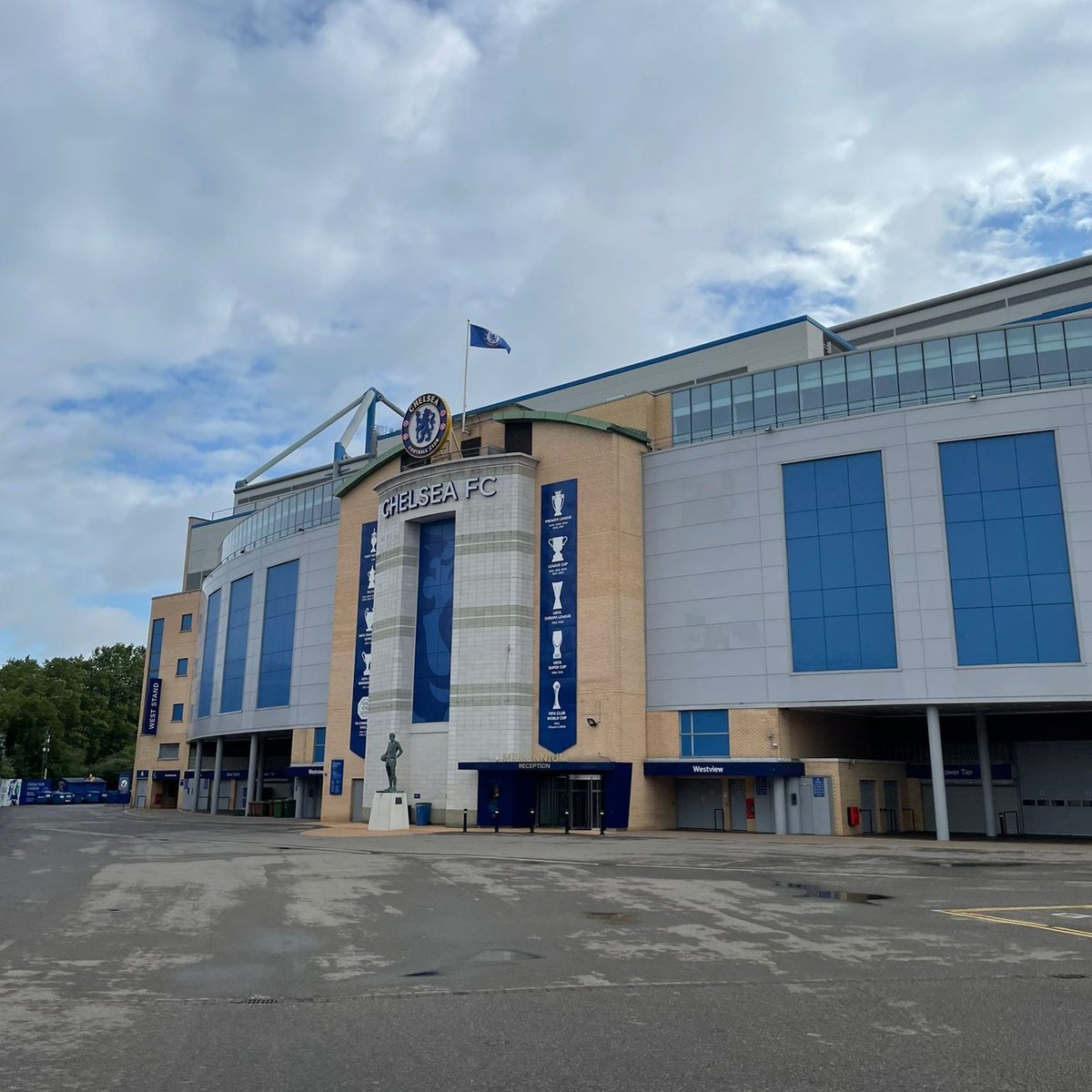 Today, we’re at Stamford Bridge in #London exhibiting at the University &amp; Healthcare Estates &amp; Innovation Conference. 

Speak to our team to find out who we are, what we do and ask any questions you have about lifts or escalators.

#healthcare #highereducation <a href="/UHEI_UHEI/">UHEI</a>