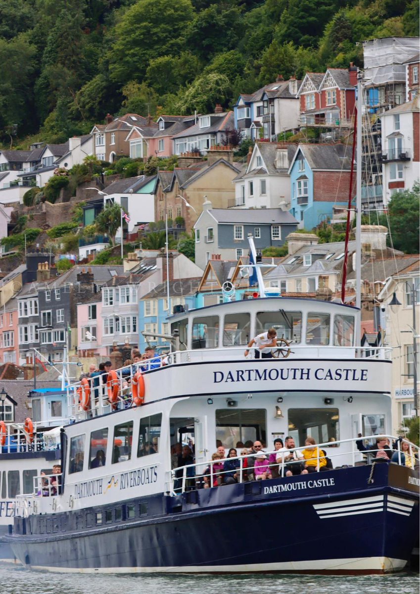 DartmouthRR's tweet photo. That iconic Dartmouth view, featuring our popular Dartmouth to Totnes River Cruise. Dreamy.

🛥️🦀🌊🐚

📸 Photo Credit: Amelia Wright Photography 

#dartmouthsteamrailway #dartmouthriverboats #riverdart #southwest #swisbest #southdevon #torbay #dartmouth #devon #familymemories https://t.co/O8ERKZ0Ihx