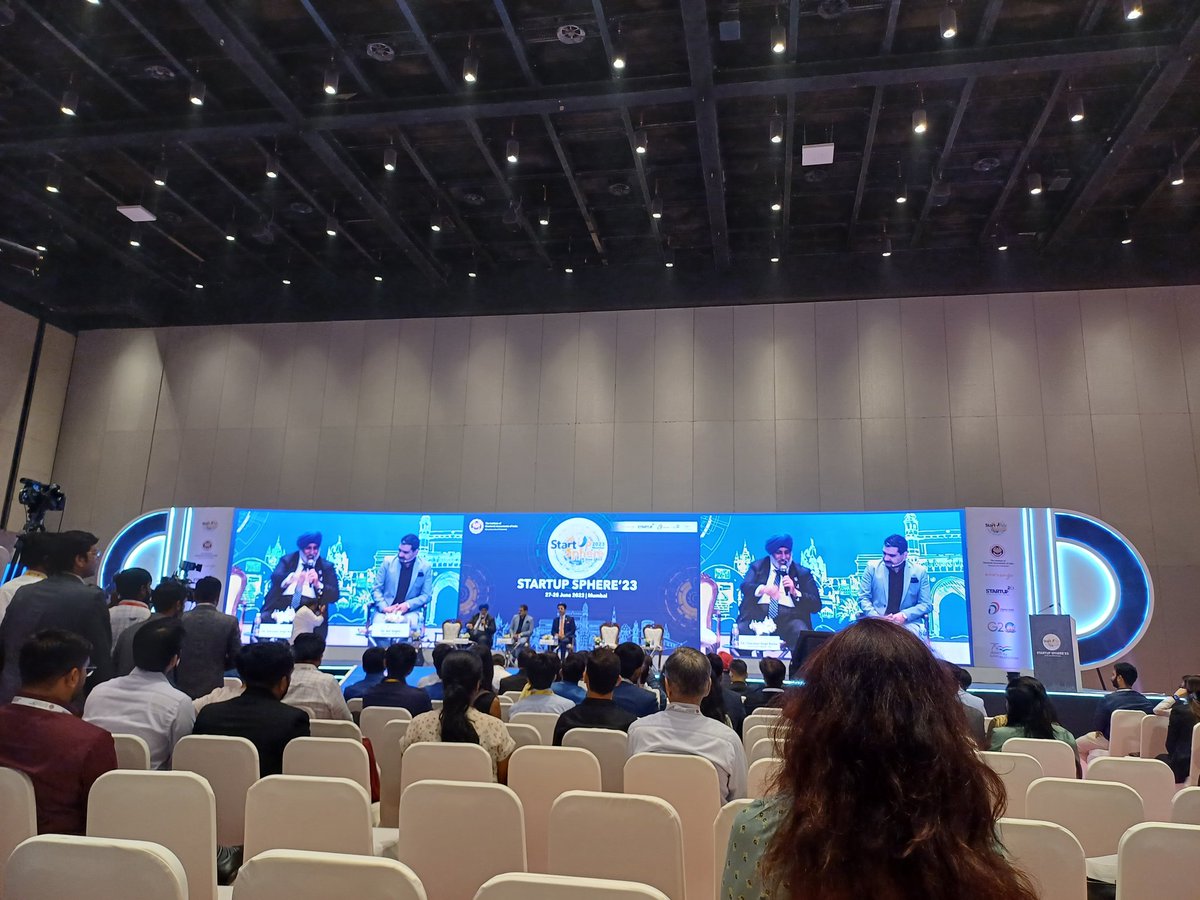 vikassingh0V's tweet photo. India is now the hub of the 'Start-up' ecosystem in the world, ranking third with 90,000 'Start-Ups' and 107 unicorn companies worth 30 billion dollars which has been possible only by the contribution of India's youth,
#indai #strartup
#MumbaiRains #mumbai https://t.co/4FuVqezmxf