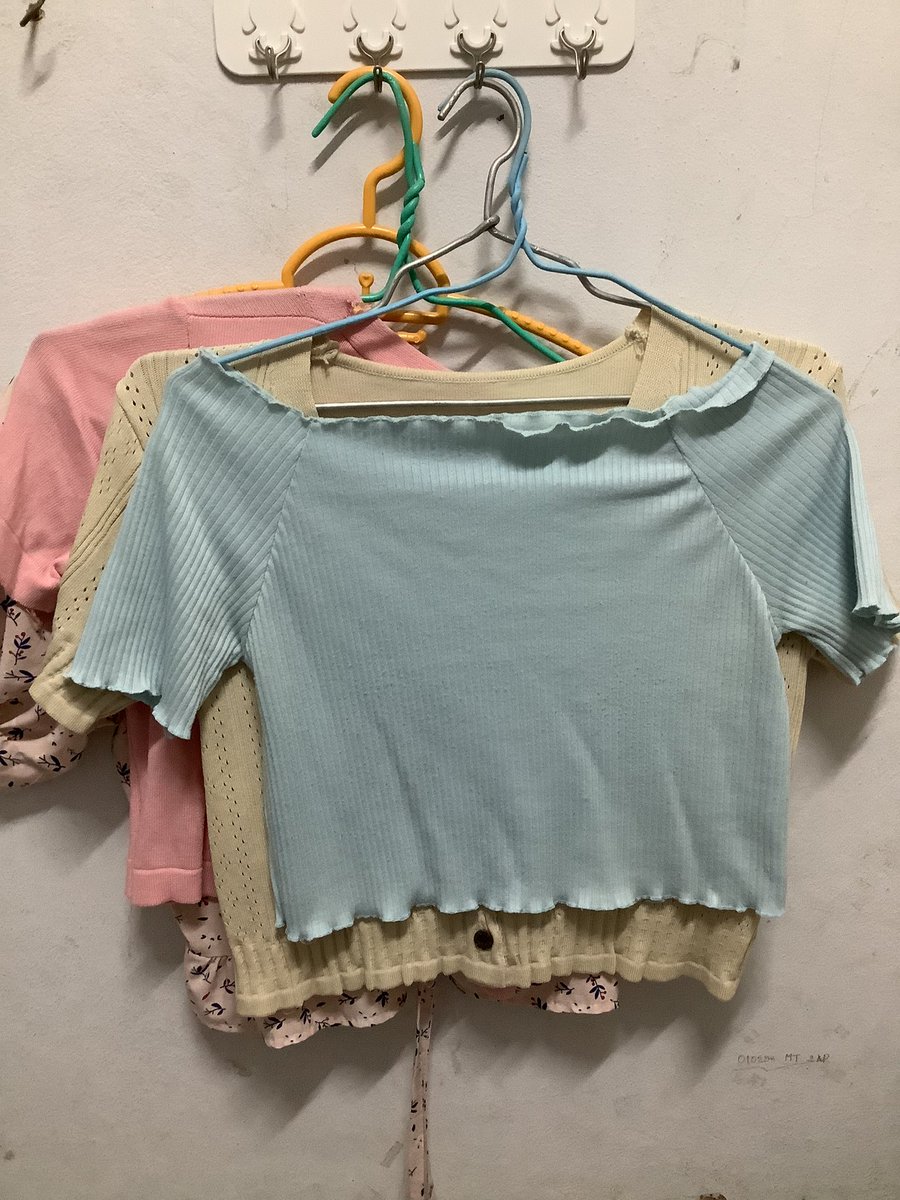 beonlyblue_idk's tweet photo. ตัวละ35 #ส่งต่อเสื้อผ้า #ส่งต่อเสื้อผ้ามือสองราคาถูก #โล๊ะตู้มือสอง #เสื้อผ้ามือสอง #เสื้อผ้ามือสองราคาถูก https://t.co/6GVQfxgfxL